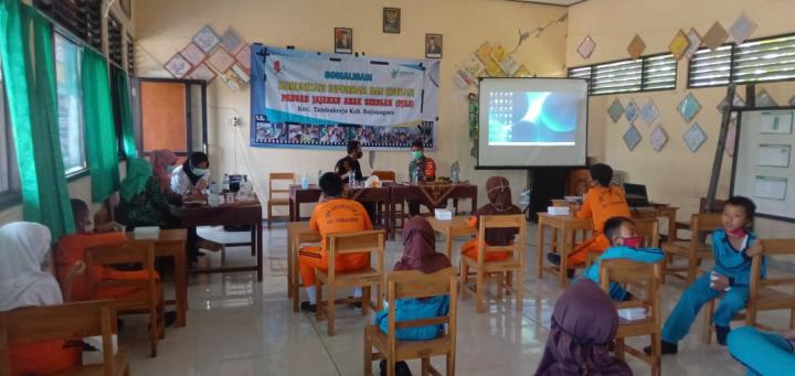  Dinas Kesehatan, Bersama Satgas TMMD 110 Bojonegoro Edukasi Pangan Jajanan Anak Sekolah